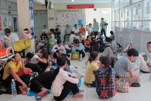 Thu phí thân nhân người bệnh: Sự yếu kém trong quản lý bệnh viện!