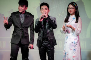 Khán giả ngồi đến phút chót không chịu về trong minishow đầu tiên của Trung Quang