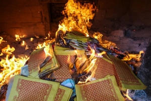 Công an Hà Nội khuyến cáo vấn đề PCCC khi đốt vàng mã dịp cuối năm