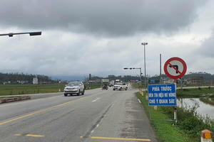 Nghệ An: Hàng loạt cụm đèn tín hiệu giao thông hư hỏng, chậm được sửa chữa Nghệ An: Hàng loạt cụm đèn tín hiệu giao thông hư hỏng, chậm được sửa chữa