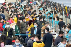 Cảnh báo nguy cơ mua phải vé giả, quá tải ở sân bay dịp 30/4-1/5