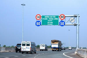 Lái xe dưới tốc độ quy định bị xử phạt như thế nào?