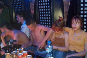 Hà Nam: Phát hiện 27 đối tượng dương tính với ma tuý trong quán karaoke