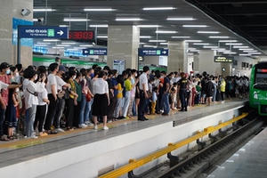 Cấp tốc "hạ nhiệt" biển người chen chúc đi tàu Cát Linh - Hà Đông