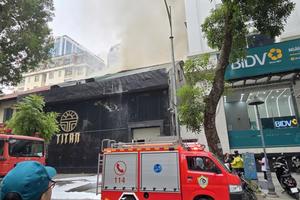 Hà Nội: Cháy lớn tại một quán Bar
