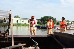 Hải Phòng: Bắt giữ tàu chở gần 1.000 m3 cát không rõ nguồn gốc