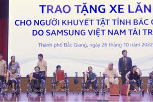 Bắc Giang: Trao tặng 150 xe lăn cho người khuyết tật