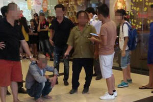 Nghi vấn bảo vệ dâm ô cháu bé trong siêu thị quận Long Biên