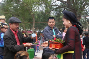 Hội Lim 2017: Phớt lờ lệnh cấm, liền anh liền chị vẫn ngả nón xin tiền