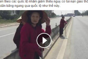 Ba cụ bà đua nhau chống gậy dò dẫm sang đường trên quốc lộ 1A