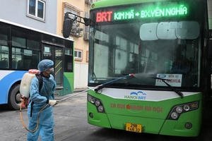 Hà Nội dự kiến áp dụng "thẻ xanh, thẻ vàng Covid" khi đi xe buýt từ 21/9