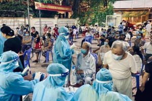 Hôm nay, Việt Nam ghi nhận hơn 1.300 người nhiễm Covid-19