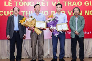 Nhà thơ, nhà phê bình văn học nghệ thuật nói gì sau "ồn ào" giải Thơ Việt