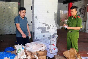 Gần 2,5 tấn thực phẩm thịt lợn, thịt gà không nguồn gốc bị bắt giữ