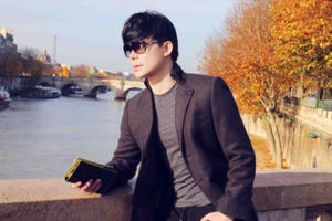 Nathan Lee hủy chuyến bay Pháp để ở lại chung sức cùng Việt Nam chống dịch