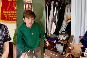 Bắt giữ người mẫu An Tây và ca sĩ Chi Dân vì liên quan đến ma tuý