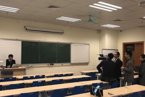 Vì sao các trường ĐH tiếp tục cho sinh viên nghỉ học?