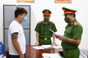 Bắt tạm giam đối tượng lăng mạ, đuổi đánh cán bộ tại chốt kiểm soát dịch