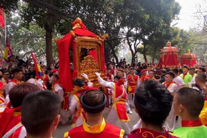 Độc đáo màn "rước Thánh du Xuân" tại Lễ hội 5 làng Mọc