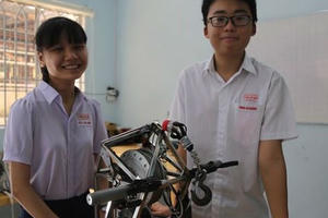 Nhóm học sinh sáng chế thiết bị thoát hiểm đa năng