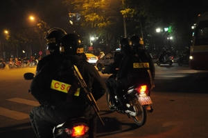 Quảng Ninh: Truy đuổi ô tô gây tai nạn, Cảnh sát cơ động bị chèn ngã