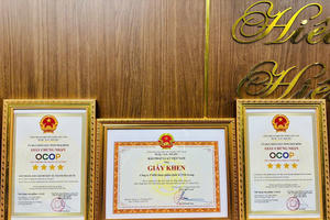 Báo Pháp luật Việt Nam tặng giấy khen tuyên dương đơn vị đồng hành hỗ trợ người dân vùng lũ Cao Bằng