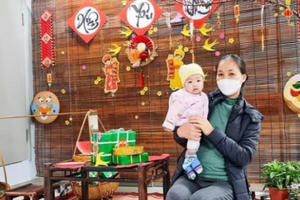 Nghẹn lòng những em bé "hi vọng" ở bệnh viện ngày Tết