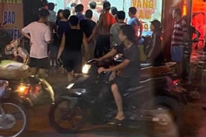 Bắt giữ nam thanh niên cướp tiệm vàng ở Hà Nội Bắt giữ nam thanh niên cướp tiệm vàng ở Hà Nội