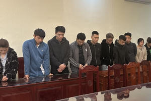 13 đối tượng đang tổ chức "tiệc ma túy" trong phòng Karaoke thì bị bắt