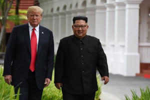 Ông Trump khoe nhận thư của ông Kim Jong-un