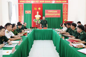 Thiếu tướng Hoàng Hữu Chiến kiểm tra tại Đồn Biên phòng Nam Du Thiếu tướng Hoàng Hữu Chiến kiểm tra tại Đồn Biên phòng Nam Du