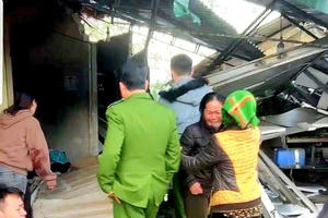 Nghệ An: Xe tải lao vào cửa hàng tạp hoá, 6 người tử vong