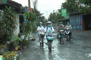 Người dân TP Biên Hoà khốn khổ với con đường "nắng thì bụi, mưa thì ngập" Người dân TP Biên Hoà khốn khổ với con đường "nắng thì bụi, mưa thì ngập"