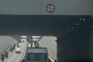 Ý kiến bạn đọc: Báo động tình trạng xe máy vi phạm tại khu vực hầm chui dành riêng cho ô tô