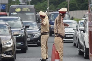 19 tỉnh thành giãn cách xã hội: Các phương tiện giao thông đi lại thế nào?