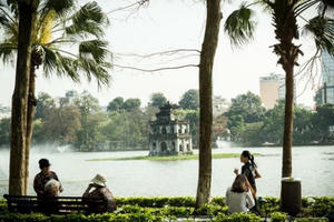 Khoảng lặng Hà Nội ngày nắng hanh