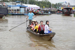 Chợ nổi Cái Bè “thức giấc” trong Lễ hội Văn hoá - Du lịch Làng cổ Đông Hòa Hiệp