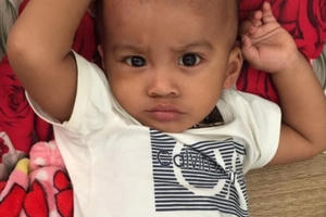 Nghệ An: Phát hiện bé trai bị bỏ rơi bên bãi đậu xe