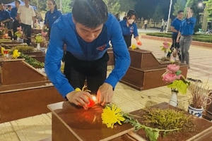 Lễ Thắp nến tri ân tưởng nhớ các anh hùng, liệt sỹ
