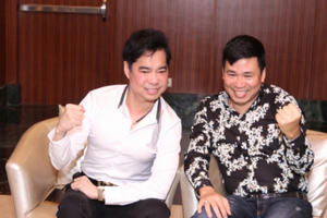 "Ông hoàng nhạc sến" Ngọc Sơn hoãn show diễn để sang Indonesia cổ vũ U23 Việt Nam