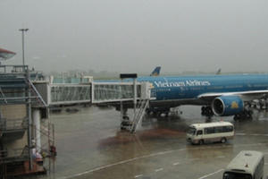 Hàng chục chuyến bay bị dừng, hoãn do ảnh hưởng từ Cơn bão số 1