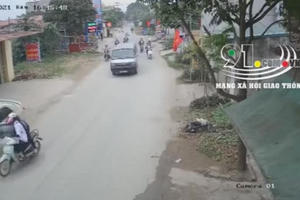 Clip: Tài xế ô tô đánh lánh xuất thần, tránh được cuộc tai nạn thảm khốc xảy ra