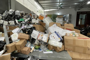 Hà Nội triệt phá kho hàng tiêu dùng “ khủng” nhập lậu và giả mạo nhãn hiệu lớn Hà Nội triệt phá kho hàng tiêu dùng “ khủng” nhập lậu và giả mạo nhãn hiệu lớn