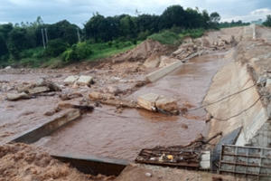 Cận cảnh đập dẫn nước thuỷ điện Ia Glae 2 sau khi bị vỡ