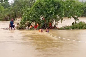 Giải cứu thành công 6 người dân bị mắc kẹt tại xã Điền Lư