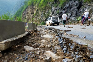 Chùm ảnh: Nhà máy thủy điện bị vùi lấp, dự án đường sạt lở, người dân lao đao sau lũ Chùm ảnh: Nhà máy thủy điện bị vùi lấp, dự án đường sạt lở, người dân lao đao sau lũ