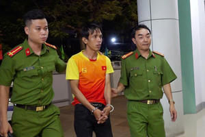 An Giang: Khai quật tử thi để giám định nguyên nhân tử vong của bé trai 5 tuổi