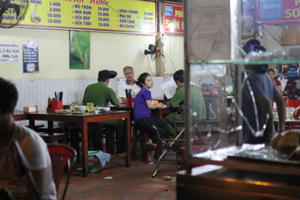 Giang hồ đập phá quán ăn, chém công an phường nhập viện