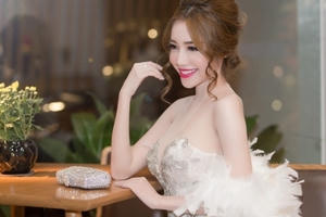 Elly Trần xuất hiện xinh đẹp lộng lẫy trên thảm đỏ