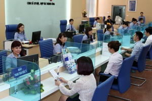 Ngân hàng tìm cách tăng vốn điều lệ: Cái khó ló cái khôn